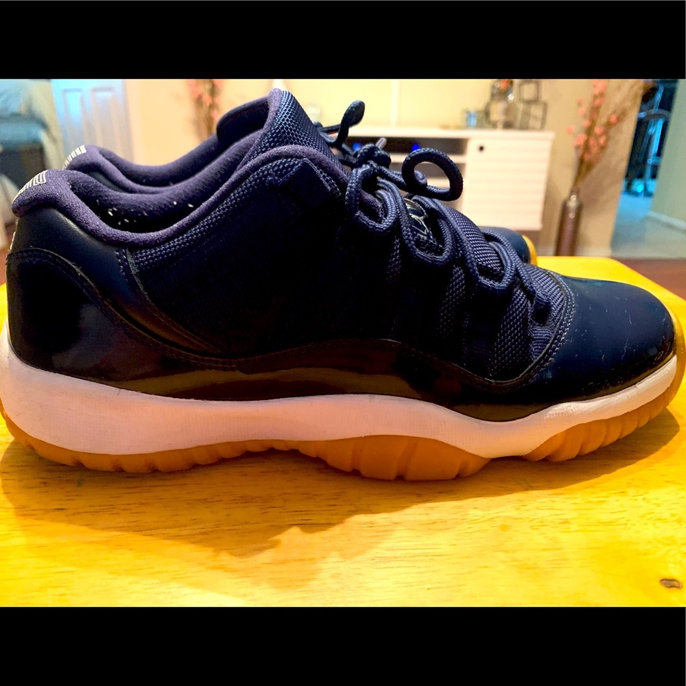 Air Jordan 11 Retro Low “Navy Gum”